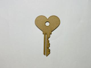 Интересный макет Вырезанное сердце в форме ключа для лазерной резки макет для станка