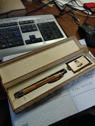 Интересный макет Деревянный макет коробки для ручки и USB-накопителя для лазерной резки