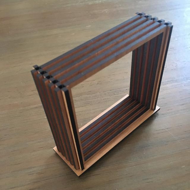 Макет Макет для лазерной резки акриловых подставок shadowbox в формате SVG — изображение 1