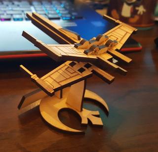 Интересный макет Макет для лазерной резки миниатюрный истребитель X-wing со стойкой