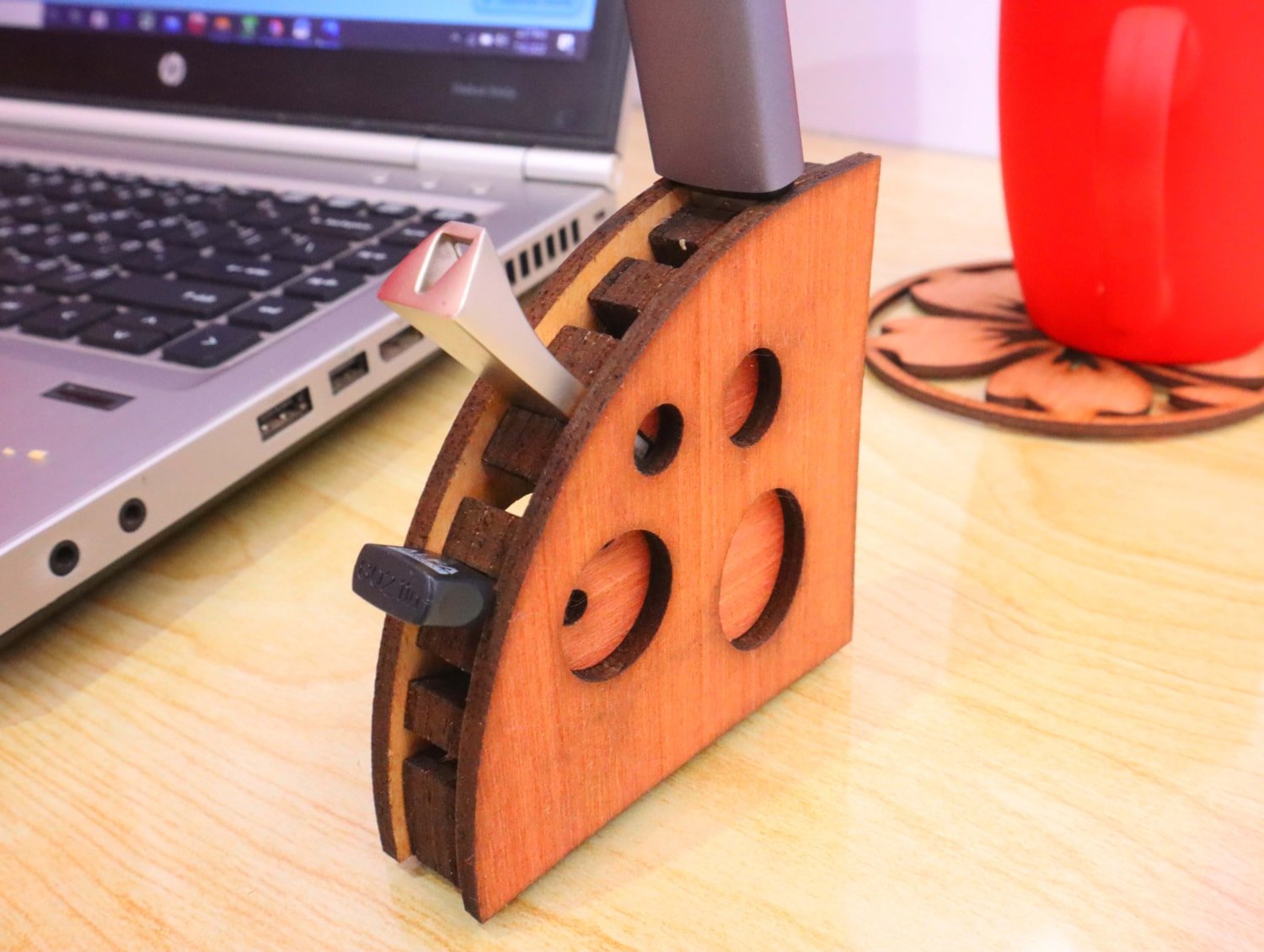 Макет Макет подставки для USB-флешки 4 мм для лазерной резки