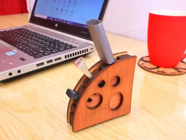 Макет Макет подставки для USB-флешки 4 мм для лазерной резки — изображение 1