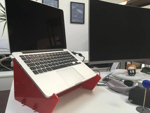Макет Подставка для ноутбука MacBook Pro 13 для лазерной резки файл DXF — изображение 1