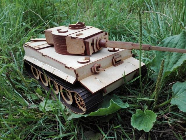 Макет 3D-модель танка Tiger E для лазерной резки файл SVG