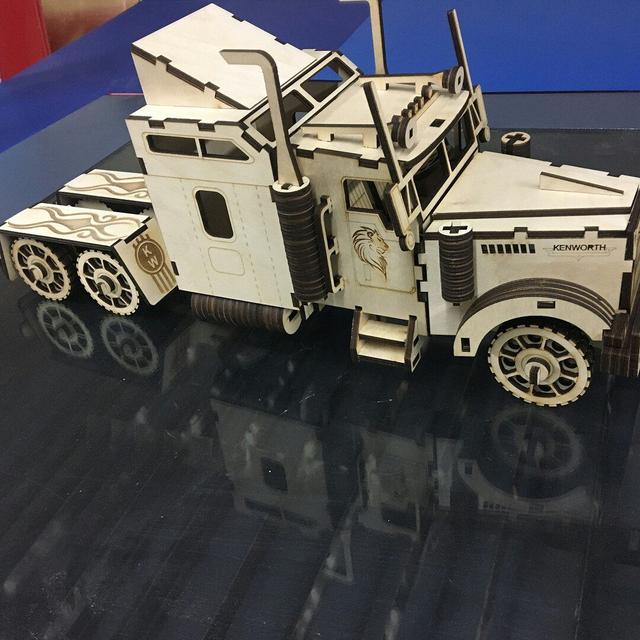 Макет 3D-пазл Kenworth W900 для лазерной резки — изображение 3